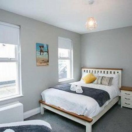 Amazing 3 Bedroom Home, Prime Bt1 Postcode And City Centre Location Belfast Exterior foto